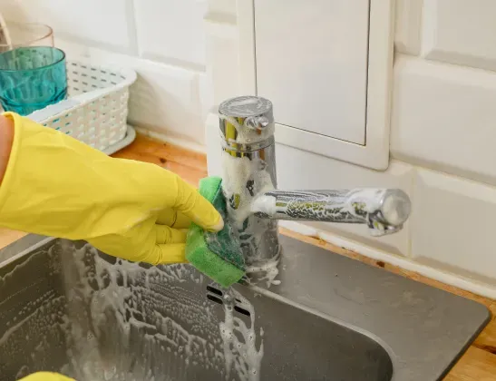 cleaning-sink-with-soap